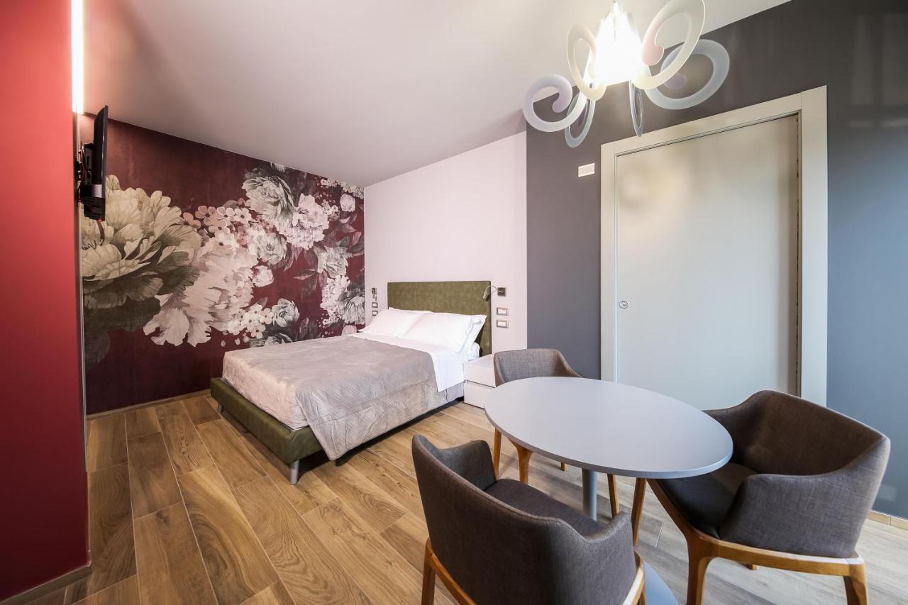 Vicolo Malavolta 7 Rooms And Suites ペダーゾ エクステリア 写真